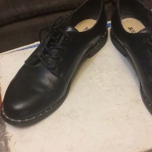 Dress shoes